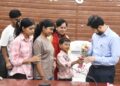 कोविड-19 में अनाथ हुए बच्चों से कलेक्टर अभिजीत सिंह ने किया संवाद, पढ़ाई और भविष्य पर की चर्चा
