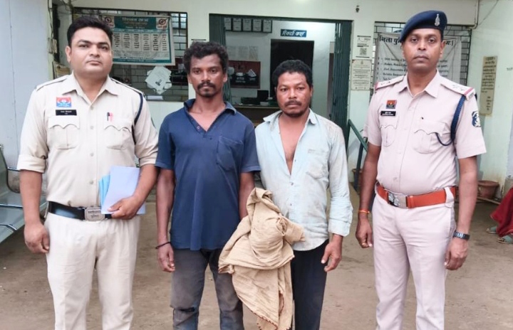 भीख मांगने वाली को जबरदस्ती शराब पिलाकर सामूहिक दुष्कर्म करने वाले दो आरोपी गिरफ्तार