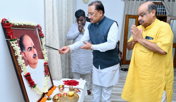 मुख्यमंत्री विष्णुदेव साय ने डॉ. श्यामा प्रसाद मुखर्जी की 125वीं जयंती पर उन्हें किया नमन