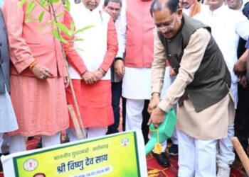 मुख्यमंत्री ने लगाया रुद्राक्ष का पौधा, लोकतंत्र के मंदिर से पर्यावरण संरक्षण और मातृ सम्मान का दिया सशक्त संदेश