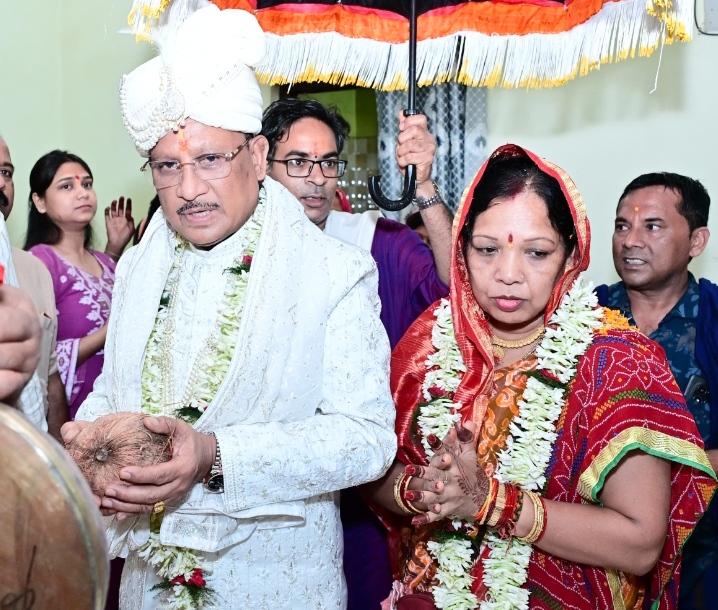 मुख्यमंत्री विष्णुदेव साय ने दोकड़ा की ऐतिहासिक रथयात्रा में निभाई गजपति महाराजा की परंपरा