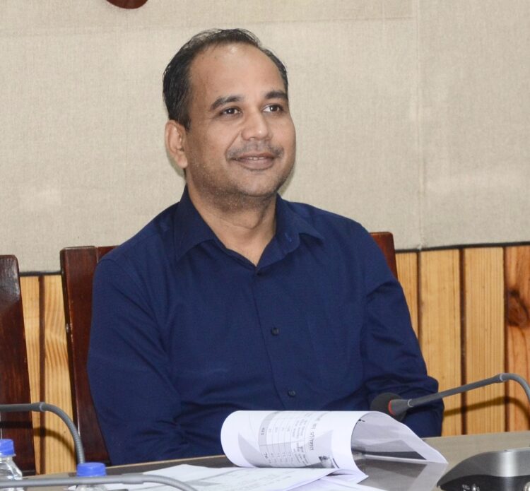 कलेक्टर डॉ.गौरव सिंह ने सभी स्कूलों में शत-प्रतिशत किचन गार्डन बनाने के दिए निर्देश