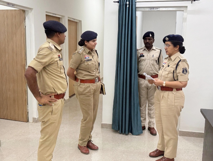 एसपी भावना पांडेय ने किया थाना मगरलोड एवं चौकी करेली बड़ी का औचक निरीक्षण