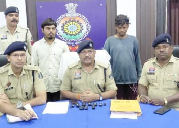 सुनसान स्थान पर ले जाकर महिला से दुष्कर्म करने का प्रयास और विरोध करने पर उसकी हत्या करने वाले दो आरोपी गिरफ्तार