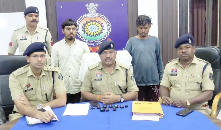 सुनसान स्थान पर ले जाकर महिला से दुष्कर्म करने का प्रयास और विरोध करने पर उसकी हत्या करने वाले दो आरोपी गिरफ्तार