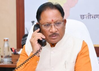 अंबिकापुर के सड़क की वायरल वीडियो का मुख्यमंत्री ने लिया संज्ञान, कलेक्टर अजीत वसंत से दूरभाष पर की चर्चा
