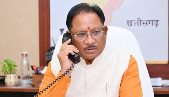 अंबिकापुर के सड़क की वायरल वीडियो का मुख्यमंत्री ने लिया संज्ञान, कलेक्टर अजीत वसंत से दूरभाष पर की चर्चा