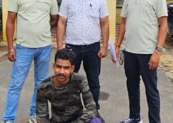 आरक्षक ने साथी पुलिसकर्मी का मोबाइल चुराकर उड़ाए ₹4.87 लाख, आरोपी ऑनलाइन गेम खेलने का था आदि