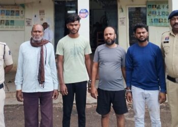 सड़क किनारे खड़ी पिकअप हटाने को लेकर हुए विवाद में जैक रॉड एवं हॉकी स्टिक से मारपीट करने वाले चार आरोपी गिरफ्तार