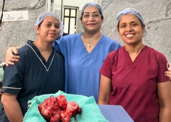 सिम्स में पहली बार 78 वर्षीय महिला के अंडाशय कैंसर की सफल सर्जरी, एक किलो का ट्यूमर निकाल महिला को दिया नया जीवन