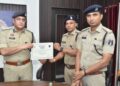 एसएसपी विजय अग्रवाल ने ऑनलाइन पुलिसिंग एवं विवेचना में उत्कृष्ट कार्य करने वाले थाना प्रभारियों को प्रशस्ति पत्र देकर किया सम्मानित