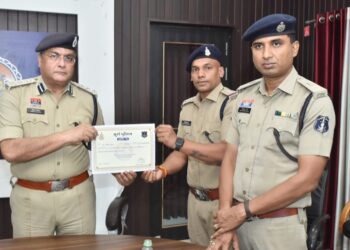 एसएसपी विजय अग्रवाल ने ऑनलाइन पुलिसिंग एवं विवेचना में उत्कृष्ट कार्य करने वाले थाना प्रभारियों को प्रशस्ति पत्र देकर किया सम्मानित
