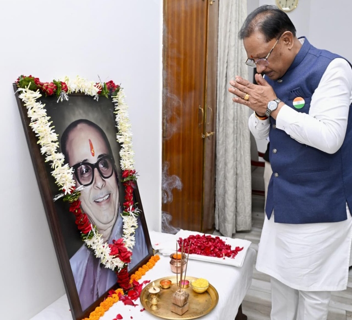 मुख्यमंत्री विष्णु देव साय ने स्वर्गीय कुशाभाऊ ठाकरे की जयंती पर उन्हें किया नमन