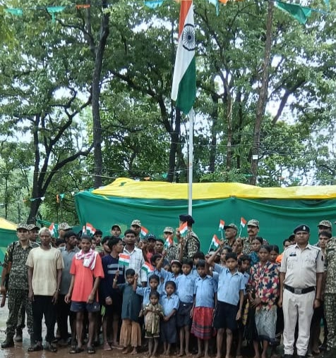 आजादी के बाद पहली बार अबूझमाड़ के 9 गांवों में लहराया तिरंगा, ग्रामीणों ने मनाया स्वतंत्रता दिवस