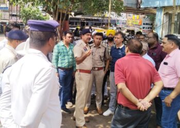 सुपेला क्षेत्र में यातायात व्यवस्था सुधारने हेतु व्यापारियों के साथ ट्रैफिक पुलिस ने की बैठक