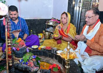 मुख्यमंत्री विष्णुदेव साय ने सावन सोमवार और नागपंचमी पर श्री फलेश्वरनाथ महादेव की पूजा-अर्चना की