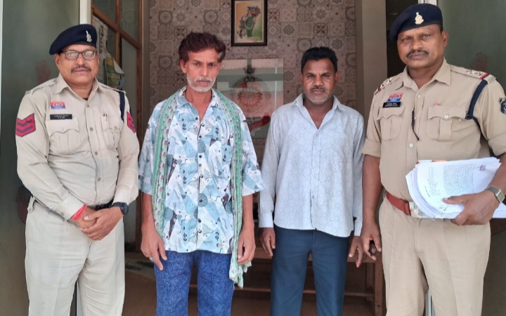 कृषि भूमि को फर्जी तरीके से विक्रय कराने के प्रकरण में लंबे समय से फरार 2 आरोपी गिरफ्तार