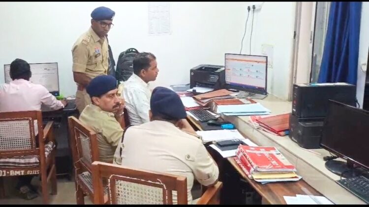 E-चालान की प्रक्रिया का एसपी त्रिलोक बंसल ने लिया जायजा, समयबद्ध एवं व्यवस्थित तरीके से प्रक्रिया करने के दिए निर्देश
