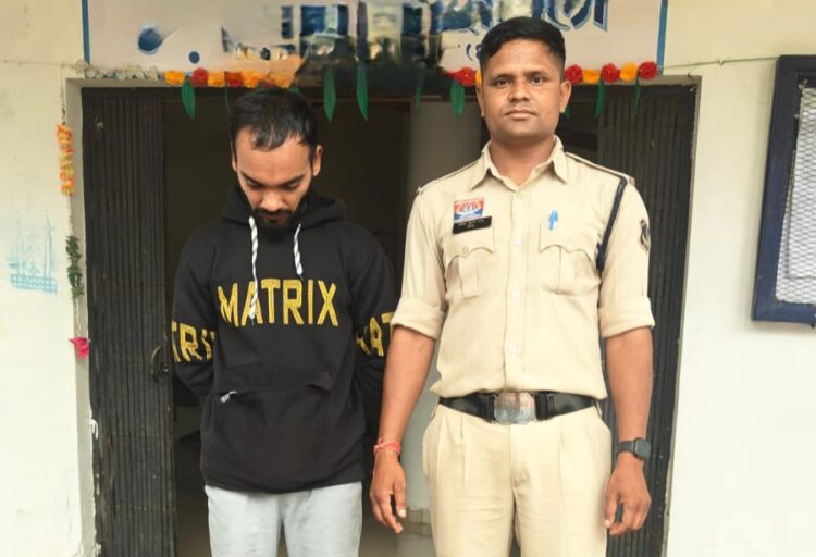 फर्जी सिम एक्टिवेट कर बेचकर धोखाधड़ी करने वाला आरोपी गिरफ्तार, नगद 25 हजार रुपए और 800 नग सिम बरामद