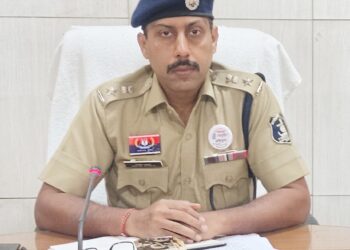 SP त्रिलोक बंसल ने विभिन्न शाखाओं की समीक्षा की, कार्यों में गुणवत्ता एवं त्वरित कार्रवाई के दिए निर्देश