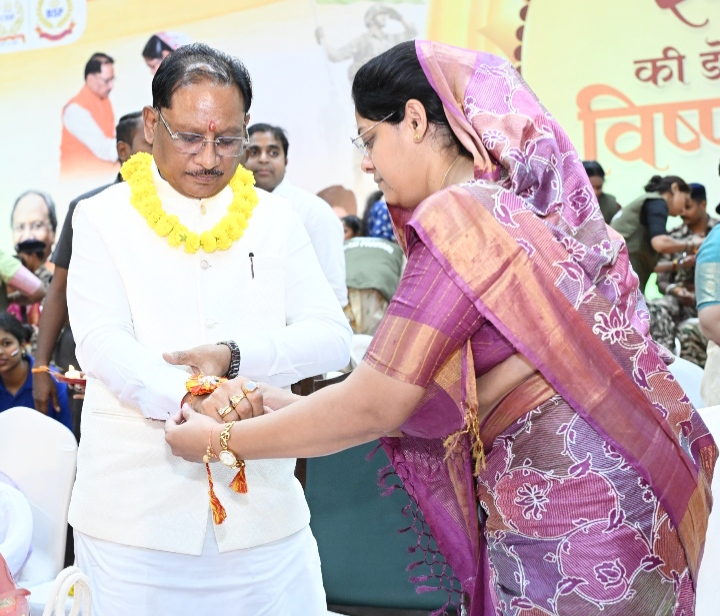 बहनों के स्नेह से सजी ‘विष्णु भैया’ की कलाई, सुरक्षा-सम्मान का लिया संकल्प