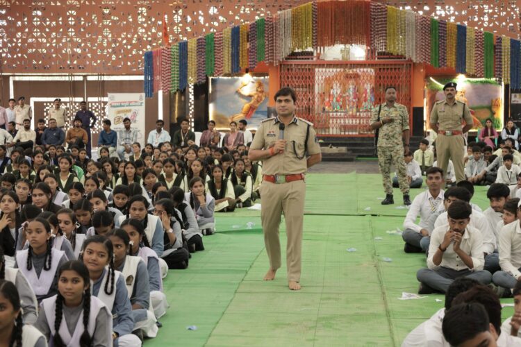 SSP भोजराम पटेल ने साइबर जागृति अभियान के तहत 1298 विद्यार्थियों को दिए डिजिटल सुरक्षा के टिप्स