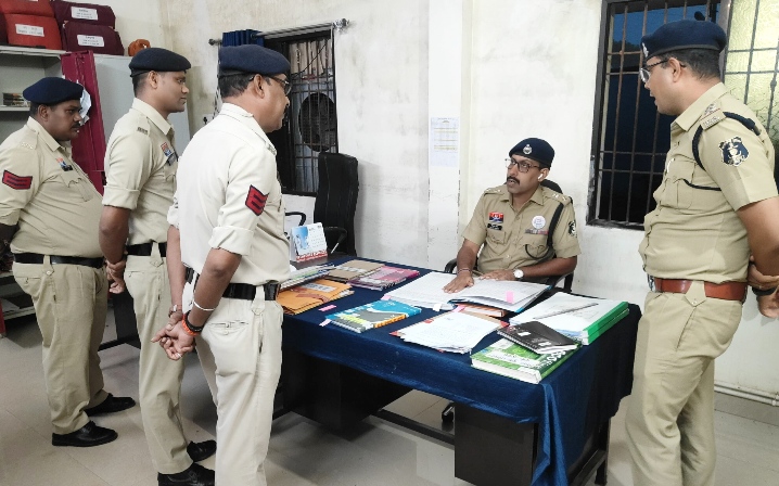 SP त्रिलोक बंसल ने थाना अजाक का किया वार्षिक निरीक्षण, लंबित प्रकरणों को समय-सीमा में निपटाने के दिए निर्देश