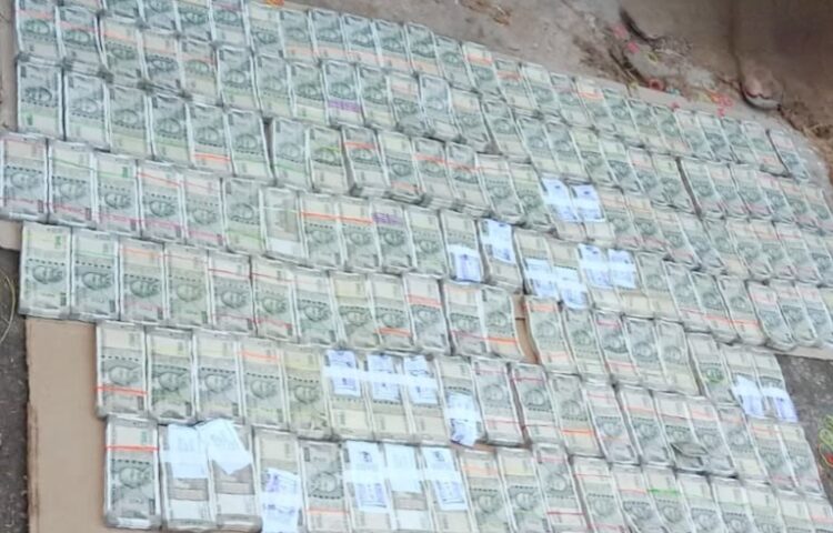 लकड़ी के अवैध परिवहन और फर्जी एनओसी मामले में बड़ी कार्यवाही, मकान तलाशी में नगद 81 लाख रुपए बरामद