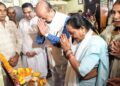 पद्म विभूषण स्व. डॉ. तीजन बाई के गृह ग्राम पहुंचकर राज्यपाल ने दी श्रद्धांजलि, परिजनों से की चर्चा