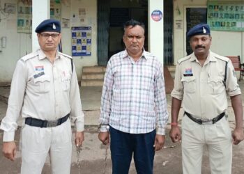 संभाग आयुक्त कार्यालय में चपरासी की नौकरी लगाने के नाम पर ₹5 लाख की धोखाधड़ी करने वाला आरोपी गिरफ्तार