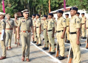 IG बद्री नारायण मीणा ने रक्षित केंद्र जगदलपुर का किया वार्षिक निरीक्षण, पुलिसकर्मियों की सुनी समस्याएं