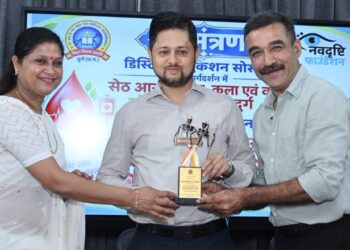 रक्त एक ऐसी चीज है, जिसे आज भी इंसान ही इंसान को दे सकता है- कलेक्टर अभिजीत सिंह