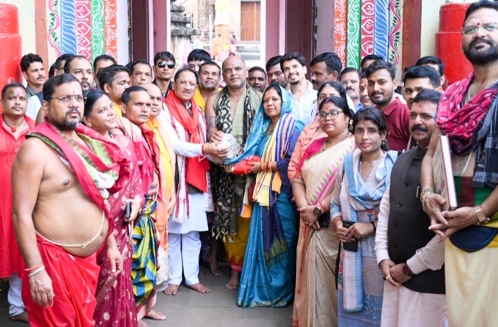 भगवान लिंगराज के दर्शन कर मुख्यमंत्री विष्णु देव साय ने की प्रदेश की सुख-समृद्धि और खुशहाली की कामना