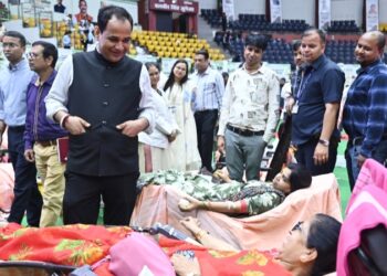 रायपुर में महिलाओं ने रक्तदान कर तोड़ी भ्रांति, 1188 महिलाओं ने रक्तदान कर गोल्डन बुक ऑफ वर्ल्ड रिकार्ड में नाम दर्ज