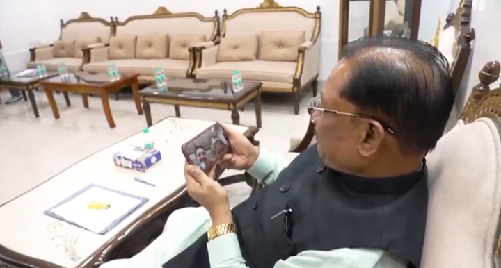 मुख्यमंत्री ने भारतीय महिला कबड्डी टीम की स्टार खिलाड़ी संजू देवी से फोन पर की आत्मीय बातचीत, स्वर्णिम सफलता के लिए दी बधाई