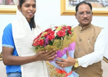 एशियन गेम्स की स्वर्ण पदक विजेता टीम की संजू देवी को मुख्यमंत्री ने 51 लाख रुपए की प्रोत्साहन राशि देने की घोषणा की