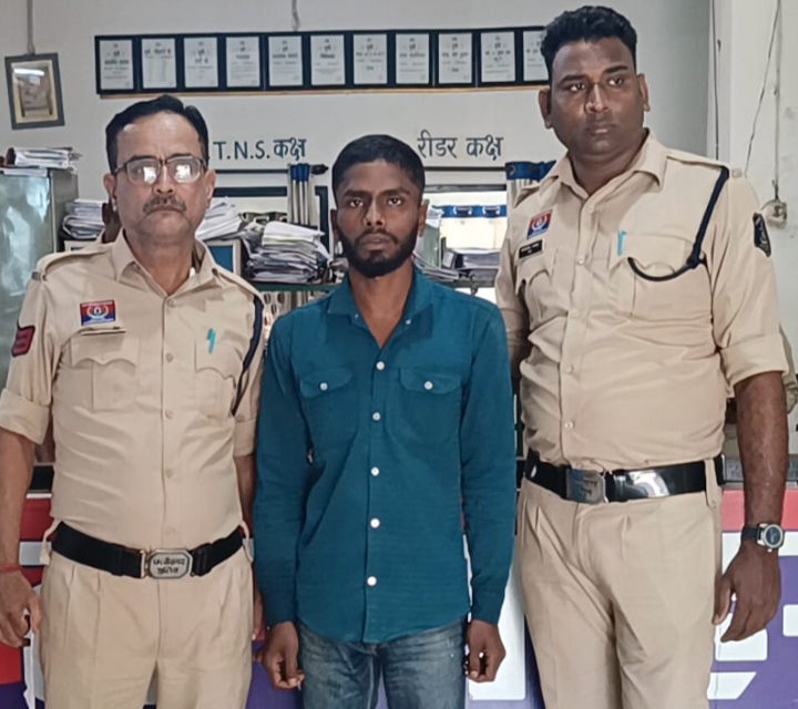 लड़की को बहलाकर सुनसान जगह ले जाकर दुष्कर्म करने वाला आरोपी ऑटो चालक गिरफ्तार