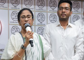 पश्चिम बंगाल की राजनीति में भूचाल: ममता बनर्जी TMC अध्यक्ष पद से हटाई गईं, अभिषेक निलंबित