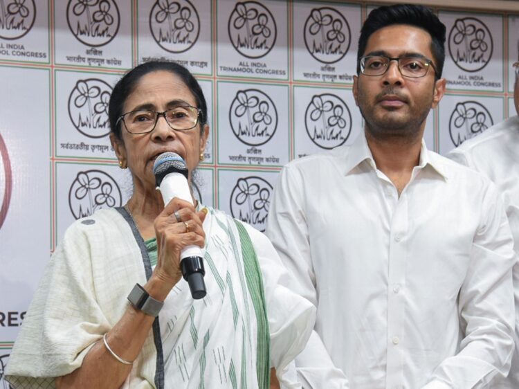 पश्चिम बंगाल की राजनीति में भूचाल: ममता बनर्जी TMC अध्यक्ष पद से हटाई गईं, अभिषेक निलंबित